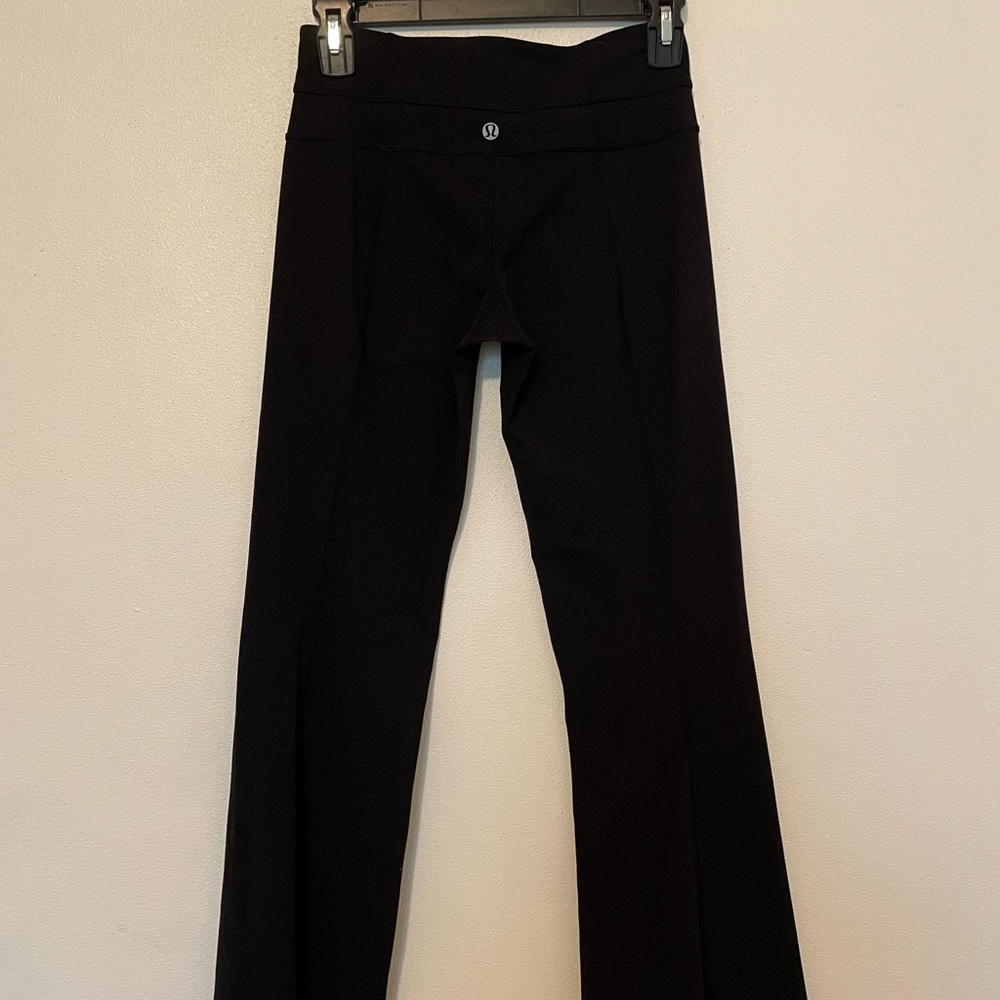 Lululemon yoga pants size 4